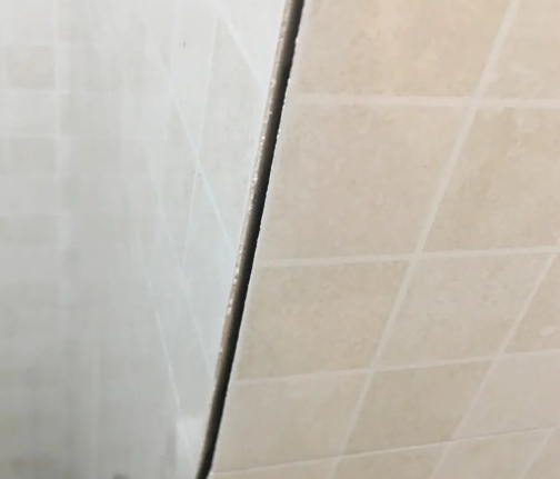 省直辖县瓷砖空鼓维修公司分享阳台瓷砖脱落的修复过程可以分为以下几个步骤