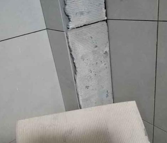 省直辖县瓷砖空鼓维修公司分享下厨房瓷砖脱落的补救措施。